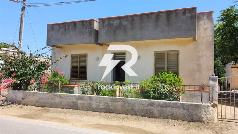 Casa indipendente con giardino privato recintato in vendita a Marsala – Contrada Ciavolotto 
